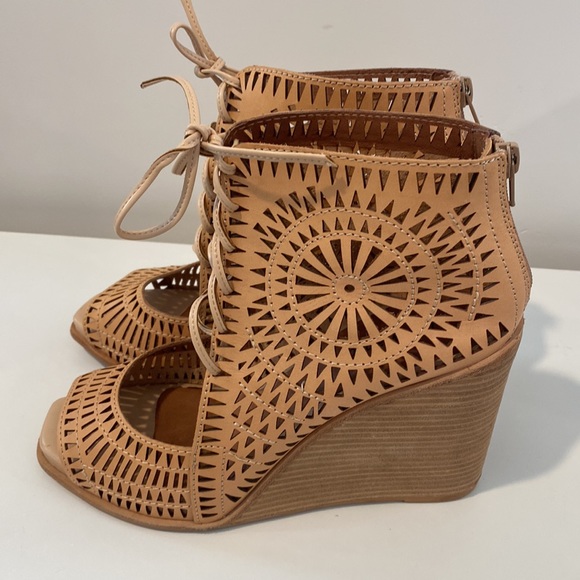 Jeffery Campbell lace front wedge with zipper back size 11 - Picture 2 of 9